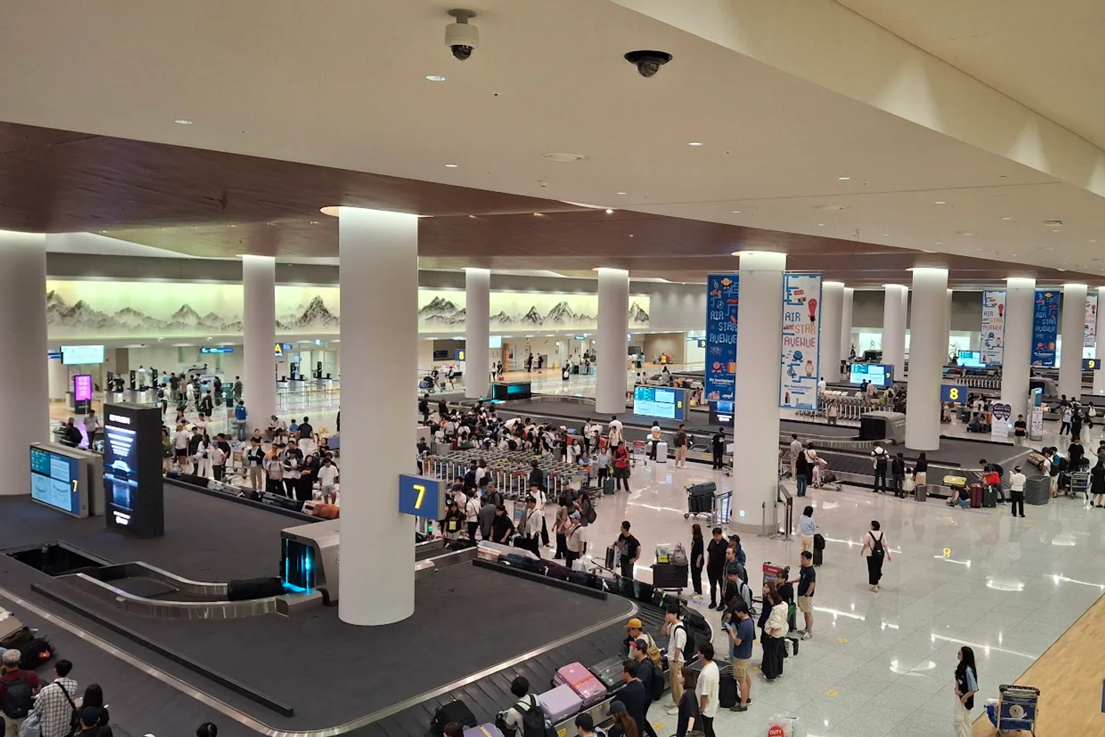 Editorial travel view for Incheon Airport Late-Night Arrival to Seoul: Decision Guide