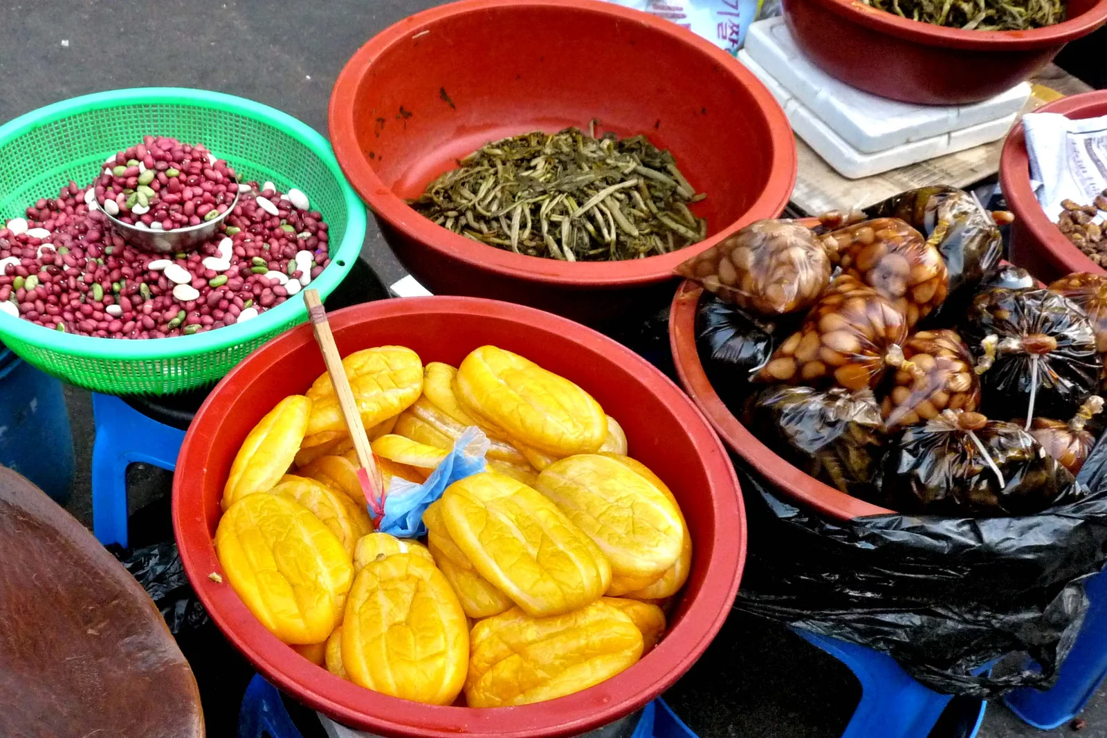 Bowls of jangajji and namul displayed at Namdaemun Market in Seoul
