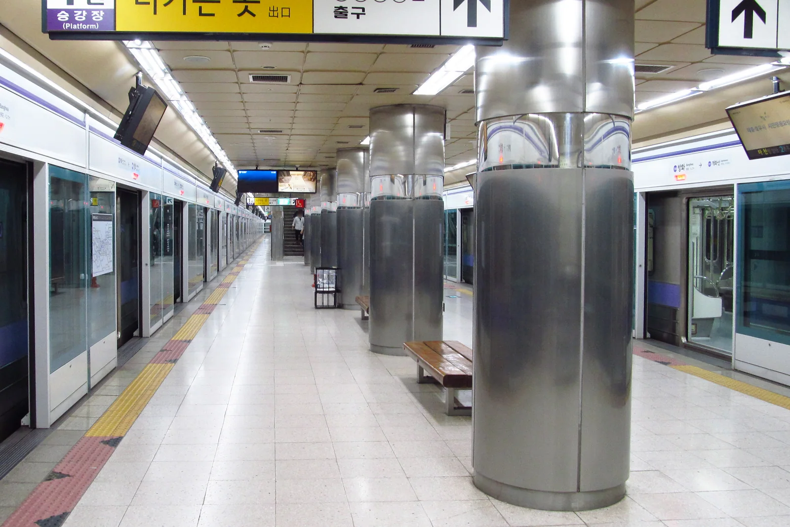 Editorial travel view for Dongdaemun History and Culture Park Transfer Guide